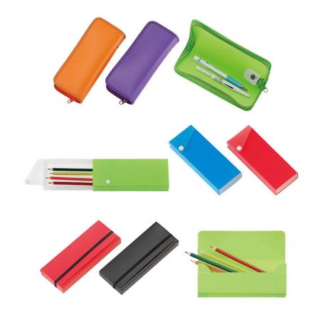 筆箱とポーチ - すぐにアクセスできるように、最もよく使用する筆記具や、お気に入りの鉛筆、マーカーなどを配置するために使用されます。