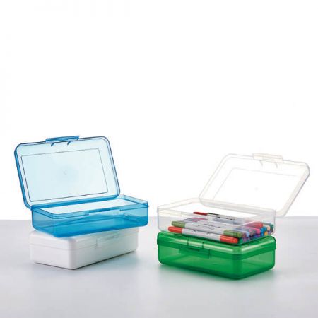 Plastic Pencil Box - The transparent design of this hard pencil boxes allows the user to see the content inside.