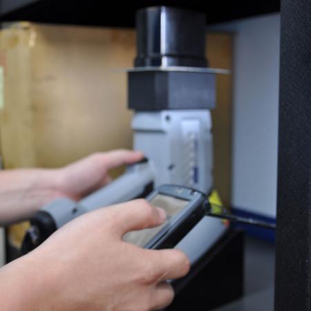 Máy đo quang phổ để phân tích vật liệu