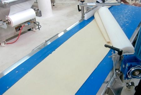 Автоматична производствена линия за пластове Paratha за компания в Бангладеш