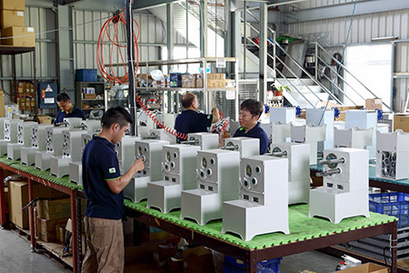 Fabricación profesional DASIN, área de montaje.