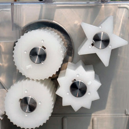 Easy to replace different rollers for different kinds of fruits.