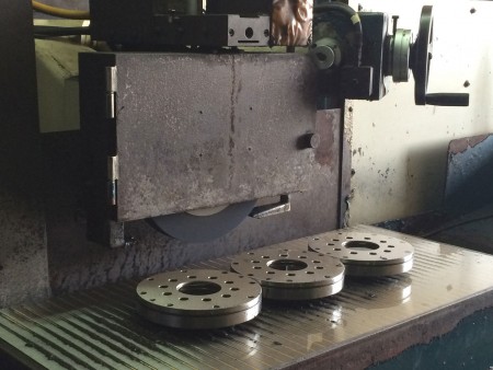 The I.D., O.D., and surface grinding services offered by Ju Feng’s team are the good choices for customers who have demands for tight tolerance.