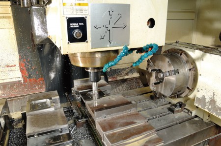 Ang Ju Feng machining center ay may advanced na CNC lathing, milling, grinding, drilling, at surface treatment machine.