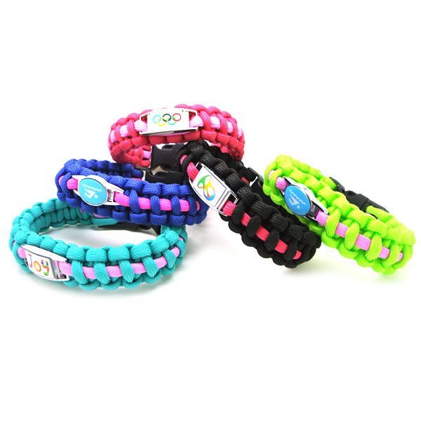 Paracord survival bracelet made of polyester or nylon is light weight and comfortable to wear.