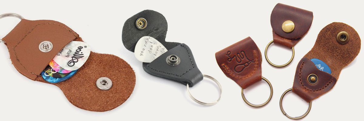 specialanpassade nyckelringar för gitarrplockar i läder