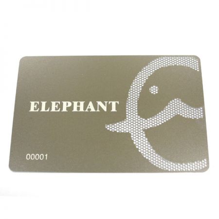 Wykonana na zamówienie metalowa wizytówka - Srebrna karta członkowska