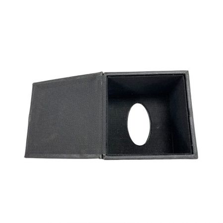 facial tissue holder with magnetic