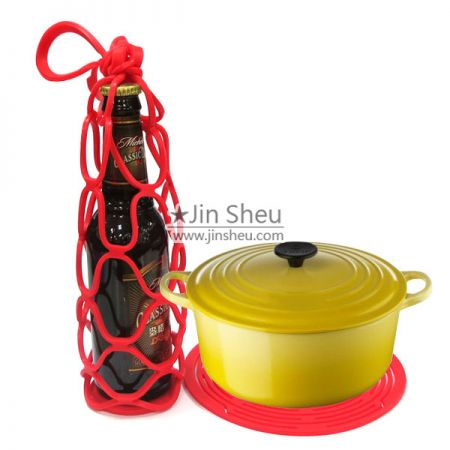 Wine Bottle Carriers - Silicone wine bottle hugger also can be used as heat resistant placement.