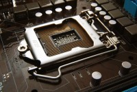 Processor / kylfläns / fläkthållande komponenter - CPU som håller kvar kylfläns