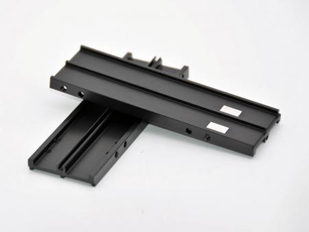 Carril DIN anodizado negro mecanizado CNC