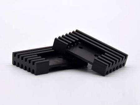 Disipadores de calor anodizados negros mecanizados CNC - disipadores de calor anodizados negros
