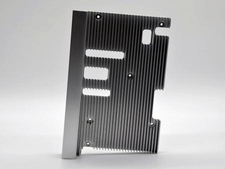 Disipadores de calor anodizados grises mecanizados CNC con abrasivo. - Disipadores de calor de placa base personalizados