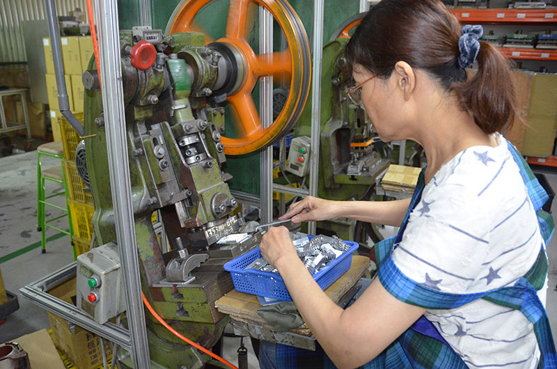 标准化作业程序的冲压加工.