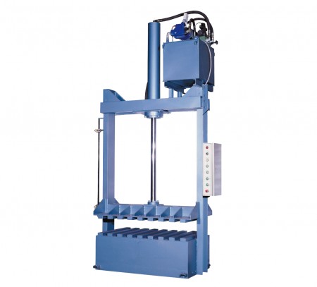 Hydraulic Baling Press - Pressing finished woven bags into solid bundles.