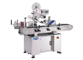 Horizontal round labeler with side applicator