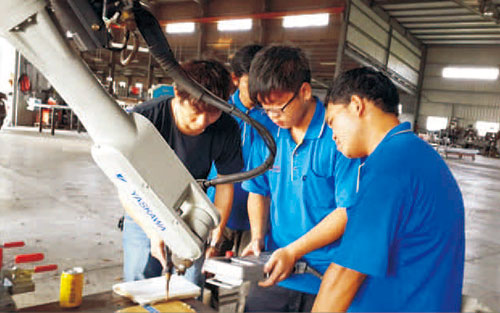 Команда и фабрика Sheang Lien