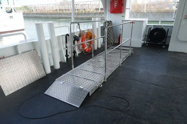 180GT Aluminum alloy high speed Ferry Passenger Ship Passenger getting on and off the escalator