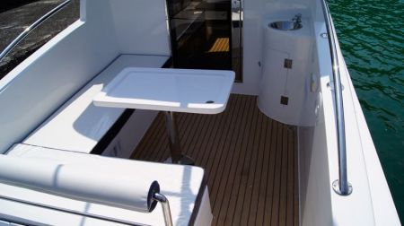 Sunshine-32-foot enclosed wheelhouse yacht the passenger area(1)