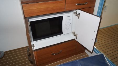 Sunshine-32-foot enclosed wheelhouse yacht the small household electrical equipment