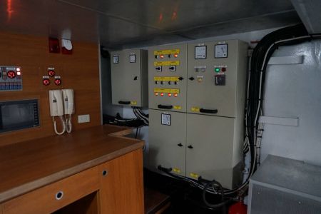 87GT Steel Oil and electric Ferry passenger ship Engine room control room(1)