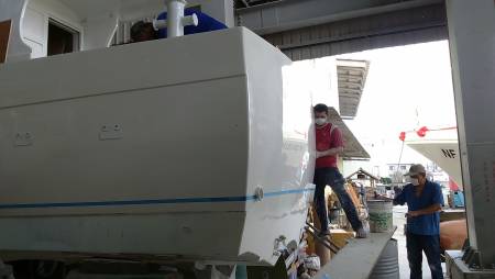 Perahu nelayan FRP Sealion 38ft Sedang Dibangun (2)
