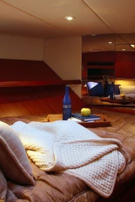 58 Feet Pilothouse Yacht kamar tidur utama (2)