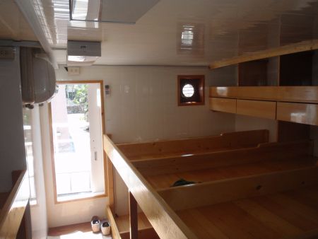 140 GT Tuna Long Liner Boat Crew room
