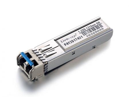 ricetrasmettitore SFP - SFP è un ricetrasmettitore ottico compatto e collegabile a caldo utilizzato sia per applicazioni di telecomunicazioni che di comunicazione dati.
