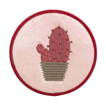 Individuelle flauschige Patches.