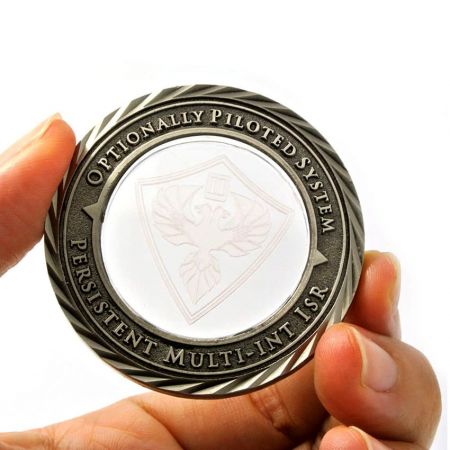 سکه یادبود با کریستال - سکه یادبود با کریستال استStar Lapelمحصول محبوب پین.