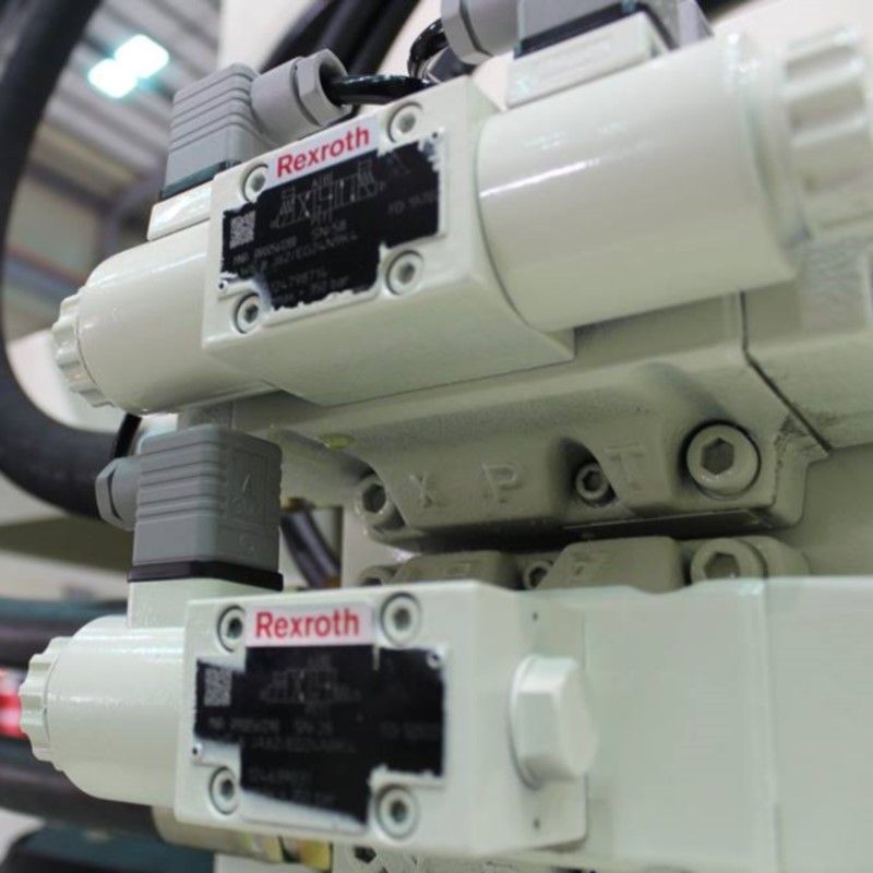 The injection machine adheres to the use of a high-quality hydraulic solenoid valve.