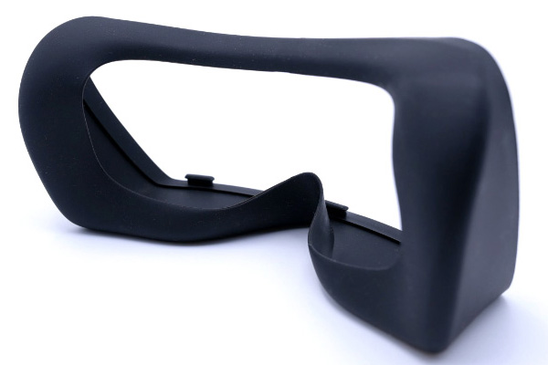 醫療器材矽膠眼罩，結構為塑膠邊框結合矽膠眼罩，表面PU噴塗。