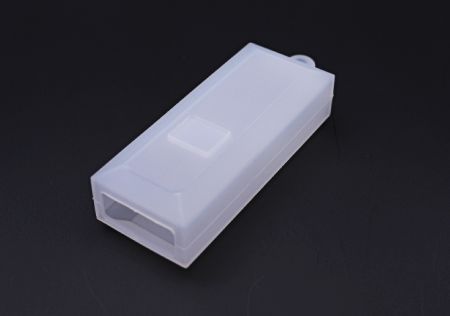 Индивидуальный защитный чехол из силиконовой резины для электронных аксессуаров.