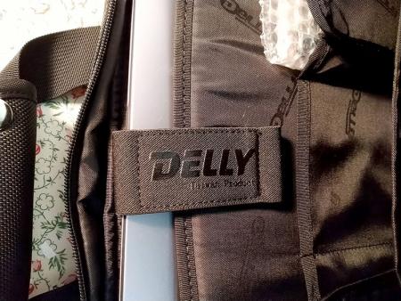 Laptop Briefcase - The elastic strap on laptop pocket.