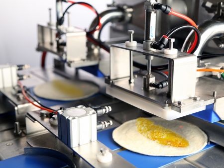 An infrared sensor ensures fillings are extruded on the precise place