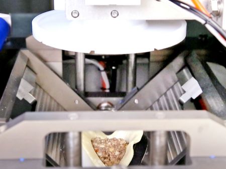 Η συσκευή σύσφιξης καλουπιού έχει σχεδιαστεί για να σχηματίζει τέλεια Empanadas