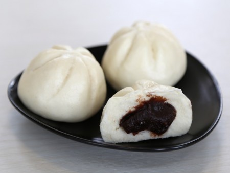 https://cdn.ready-market.com/101/aa42f2c9/Templates/pic/m/The-bean-paste-buns-are-divided-by-the-patterned-shutter-unit.jpg?v=4c042ef1