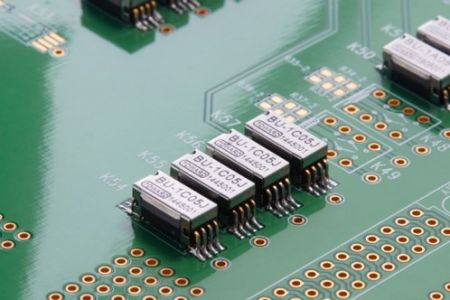 楽器 &高周波グレードリードリレー - 高周波Toward Relays 製の最大 6GHz の帯域幅を備えた表面実裝リード リレー