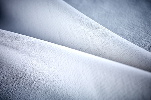 HYPERBREEZE est un tissu extensible tissé multifonction conçu par la technologie de tissage.