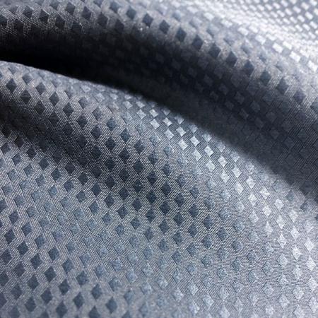 Leichtes 75D-Gewebe aus 100 % Polyester - Stoff mit feuchtigkeitsableitenden und dauerhaft wasserabweisenden Eigenschaften.
