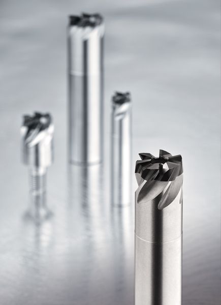 <飛碟鎢鋼銑刀> 中心導柱同心度可達:± 0.005mm≤，內有錐度三凸設計， 全研磨等級 鎢鋼刀頭，特別適合小加工深度 (Ap) 應用。