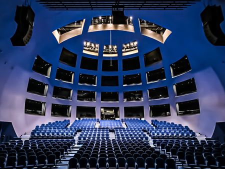 Indirekt LED világítás alkalmazása a nagyszínházban.