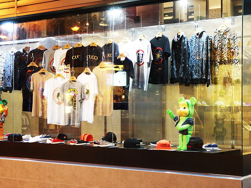 Automatic window display store