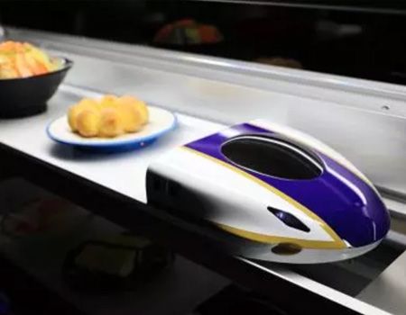 Train à sushis à grande vitesse et système de livraison de nourriture (type ligne droite) - Un système de restauration amusant peut augmenter l'interaction avec les clients.