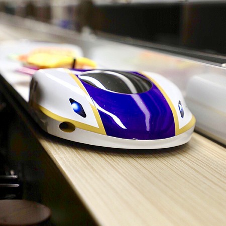 Ekspres Otomatis
sushi shinkansen Sistem - Sistem Pengiriman Makanan_Gaya Kereta Peluru