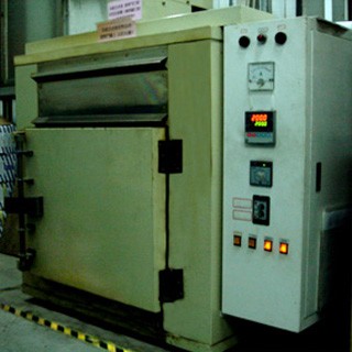Machine de post-durcissement (régulateur de température à plusieurs étages)