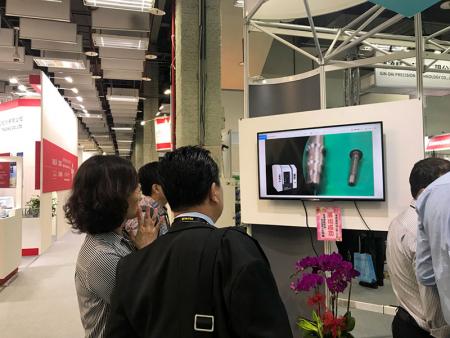 THE image measuring machine attracted the attention of visitors.