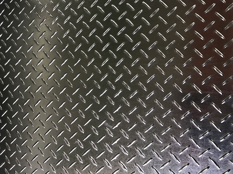 AISI 304 / 304L Stainless Steel Checker Plate - AISI 304 / 304L stainless steel checker plates mainly used for entrance ramp, staircase or factory facilities. Stainless steel checker plates are manufactured by stamping process.