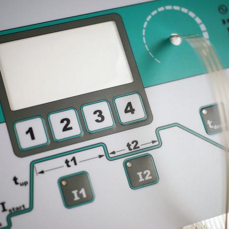 Membranomkopplare - Membranomkopplare är gränssnittsverktyg för användarutrustning som möjliggör kommunikation av kommandon från användare till elektroniska enheter.